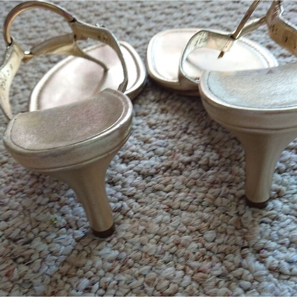 SALVATORE FERRAGAMO FLIP FLOPS LEATHER in GOLD - Picture 5 of 11